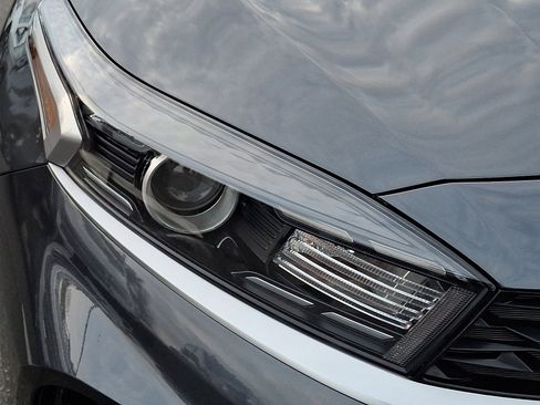 Used 2023 Kia Forte LXS image 9