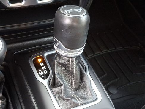 Used 2019 Jeep Wrangler Unlimited Sahara w/ Dual Top Group image 15