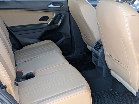 Used 2022 Volkswagen Tiguan SE image 35