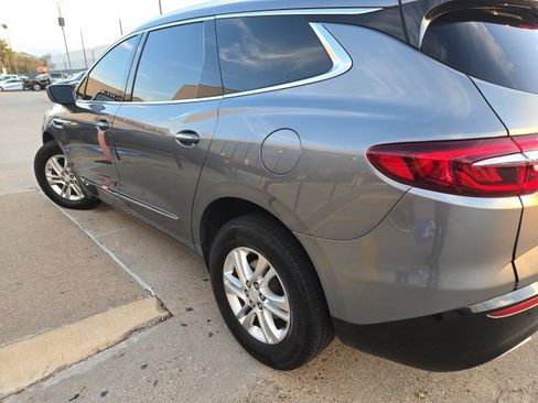 Used 2019 Buick Enclave Essence image 2