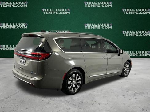 Used 2023 Chrysler Pacifica Pinnacle image 8