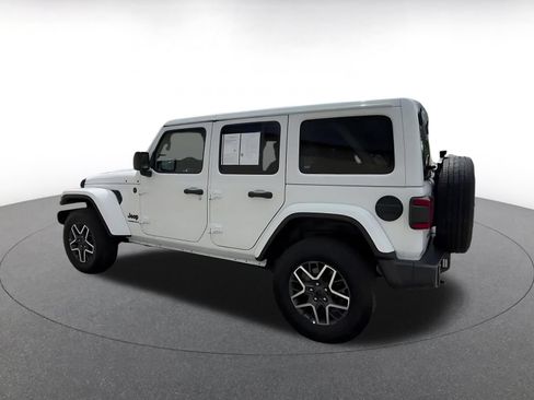 Used 2025 Jeep Wrangler Unlimited Sahara AWD/4WD image 10
