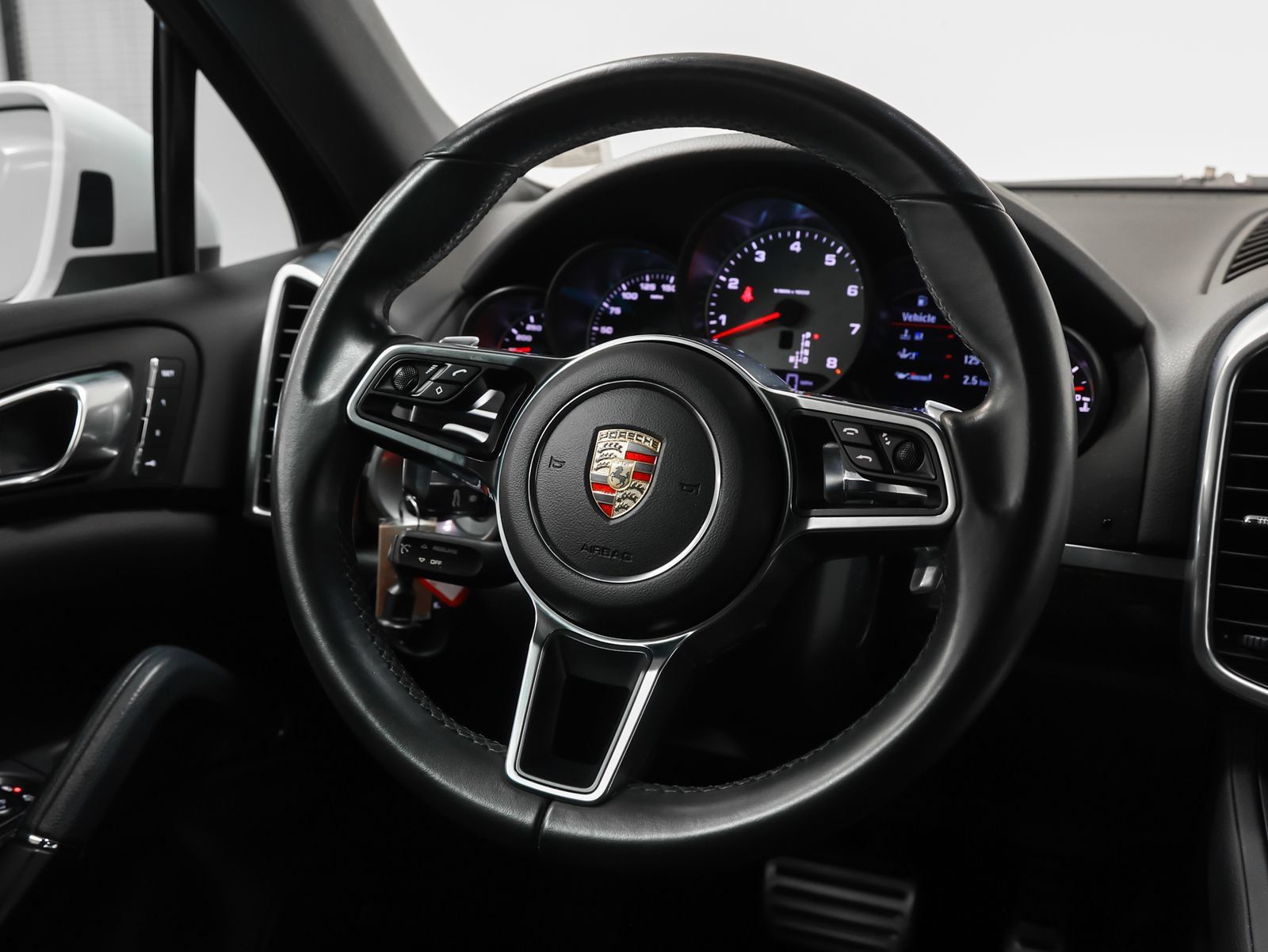 Used 2015 Porsche Cayenne S AWD/4WD image 29