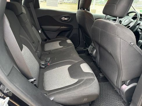Used 2014 Jeep Cherokee Latitude w/ Comfort/Convenience Group AWD/4WD image 16