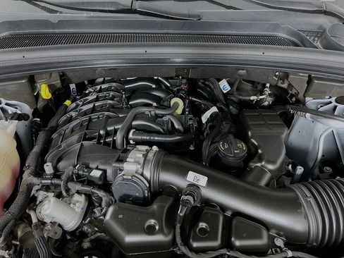 Used 2024 Jeep Grand Cherokee Limited w/ Black Appearance Package image 30