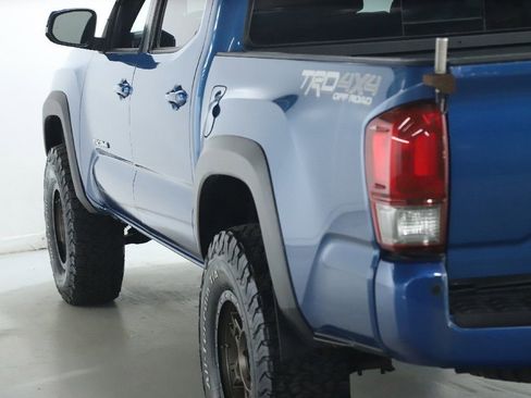 Used 2017 Toyota Tacoma TRD Off-Road w/ Premium & Technology Package image 44