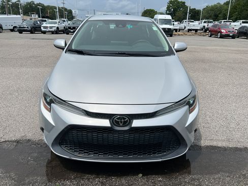 Used 2021 Toyota Corolla LE FWD image 2