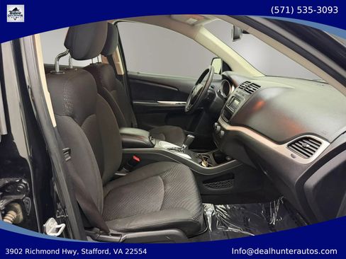 Used 2019 Dodge Journey SE w/ Blacktop Package FWD image 16