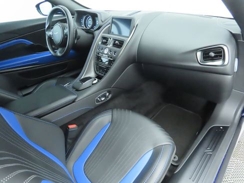 Used 2018 Aston Martin DB11 V12 image 18