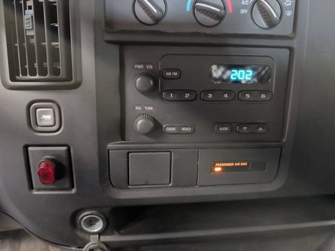 Used 2007 Chevrolet Express 1500 RWD image 35