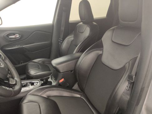 Used 2020 Jeep Cherokee Latitude Plus FWD image 17
