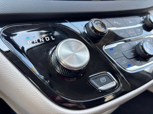 Used 2024 Chrysler Pacifica Touring-L FWD image 30