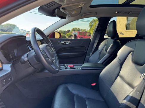 Used 2019 Volvo XC60 T6 Momentum w/ Protection Package Premier image 20