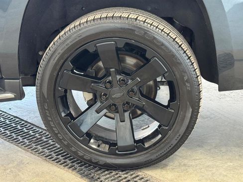 Used 2020 Chevrolet Suburban Premier AWD/4WD image 35