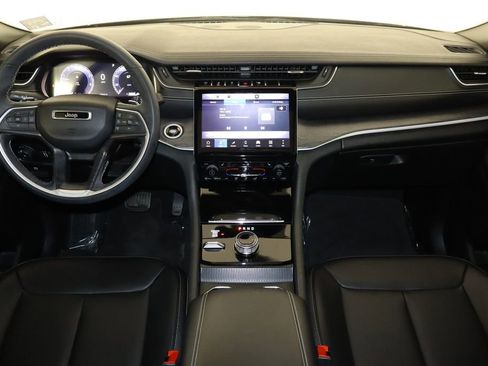 Used 2024 Jeep Grand Cherokee Limited w/ Black Appearance Package image 14