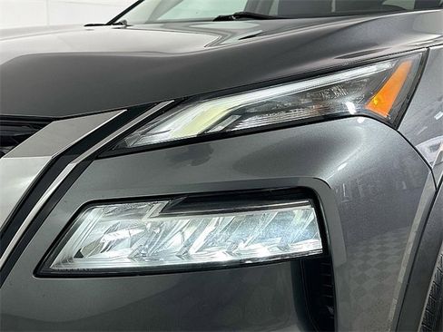 Used 2023 Nissan Rogue SV image 31