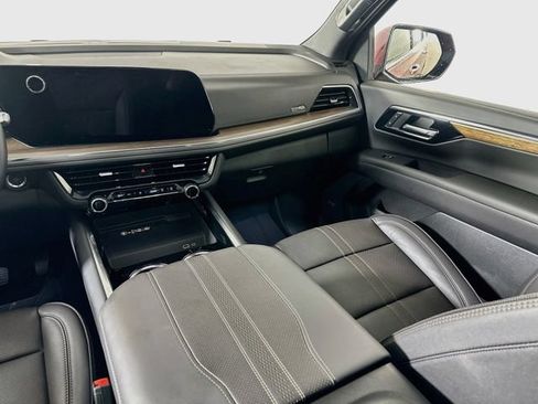 Used 2026 Chevrolet Tahoe High Country AWD/4WD image 30