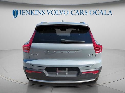 Certified 2025 Volvo XC40 B5 Core AWD/4WD image 4