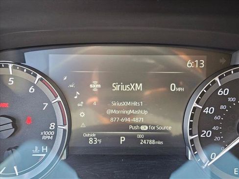 Used 2025 Toyota Highlander LE FWD image 12