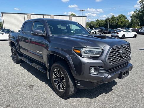 Used 2020 Toyota Tacoma TRD Sport w/ TRD Premium Sport Package AWD/4WD image 9