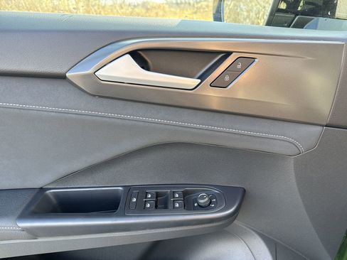 New 2026 Volkswagen Taos SE image 14