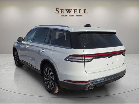 New 2026 Lincoln Aviator Premiere image 3