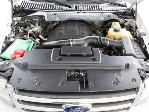 Used 2016 Ford Expedition EL XLT w/ Equipment Group 202A RWD image 12
