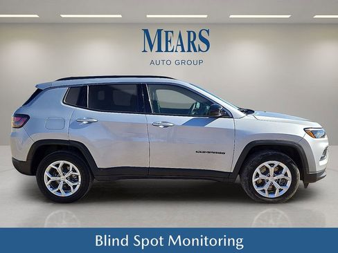 Used 2024 Jeep Compass Latitude image 7