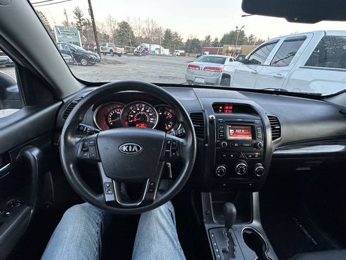 Used 2013 Kia Sorento LX w/ Convenience Pkg AWD/4WD image 4