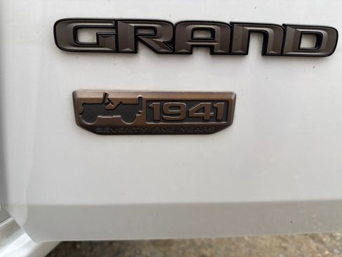 Used 2017 Jeep Grand Cherokee Limited 75th Anniversary image 18