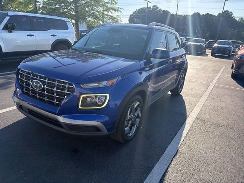 Used 2022 Hyundai Venue Limited FWD image 3