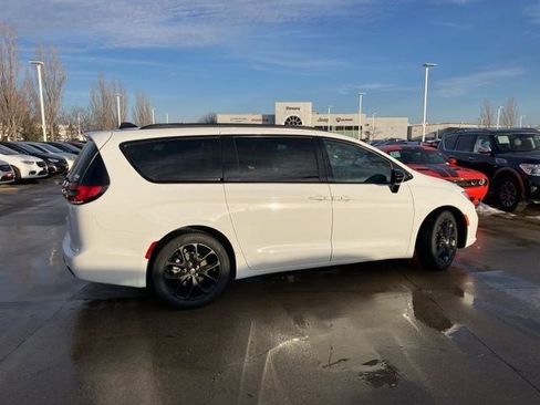 New 2026 Chrysler Pacifica Select w/ S Appearance Package FWD image 5