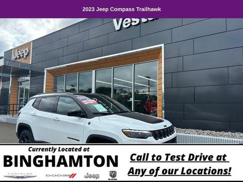 Used 2023 Jeep Compass Trailhawk w/ Trailhawk Elite Group image 1