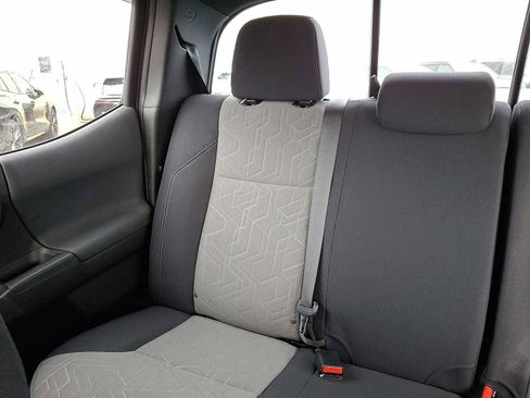 Used 2021 Toyota Tacoma TRD Off-Road image 13