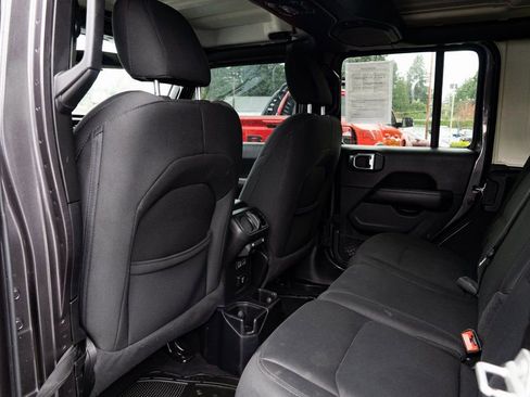 Used 2020 Jeep Wrangler Unlimited Sahara AWD/4WD image 21