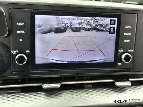 Used 2022 Kia Carnival LX FWD image 22