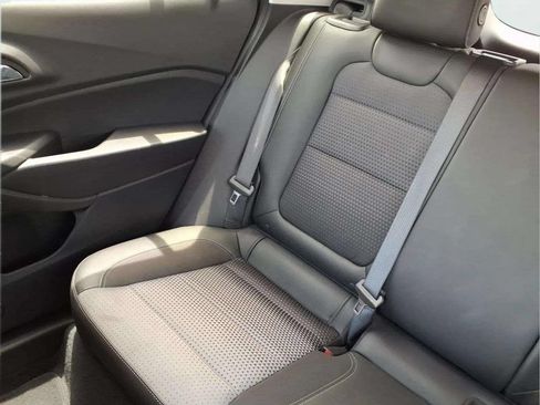 Used 2025 Chevrolet Trax LT FWD image 15