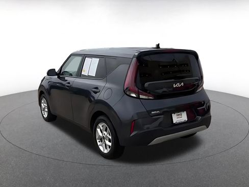 Used 2025 Kia Soul LX w/ LX Technology Package FWD image 11