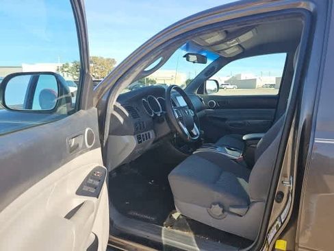 Used 2014 Toyota Tacoma PreRunner image 9