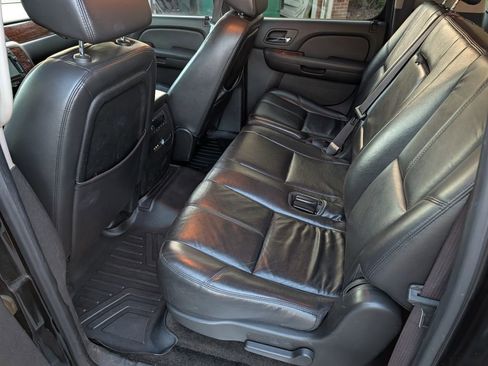 Used 2008 Chevrolet Suburban LT image 19