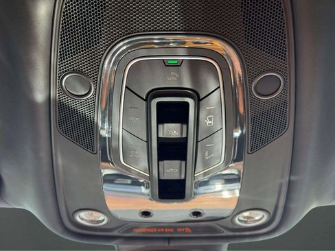 Certified 2021 Bentley Bentayga image 28