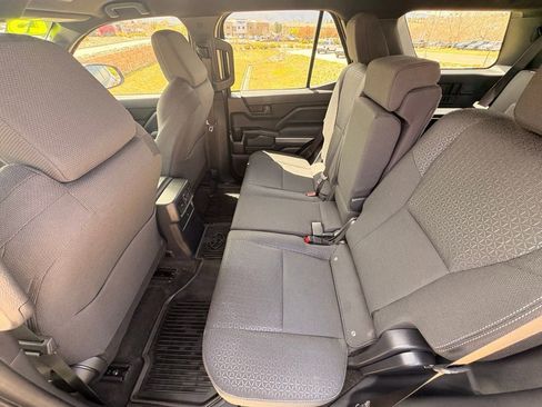 Used 2025 Toyota 4Runner SR5 AWD/4WD image 30