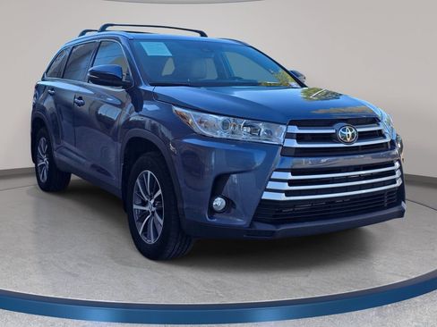 Used 2019 Toyota Highlander XLE AWD/4WD image 4