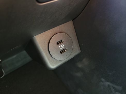 Used 2025 Ford Explorer Active w/ Active Comfort Package image 8