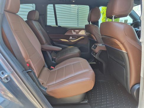 Used 2024 Mercedes-Benz GLS 580 4MATIC image 28