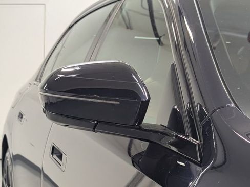 Used 2023 BMW 740i image 27