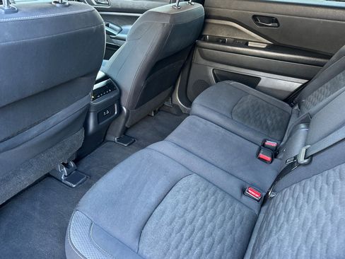 Used 2024 Nissan Pathfinder SV image 13