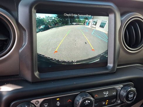 Used 2021 Jeep Wrangler Unlimited Sport AWD/4WD image 19