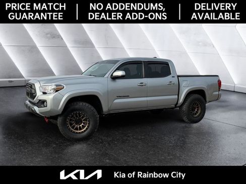 Used 2023 Toyota Tacoma SR5 w/ Technology Package image 4