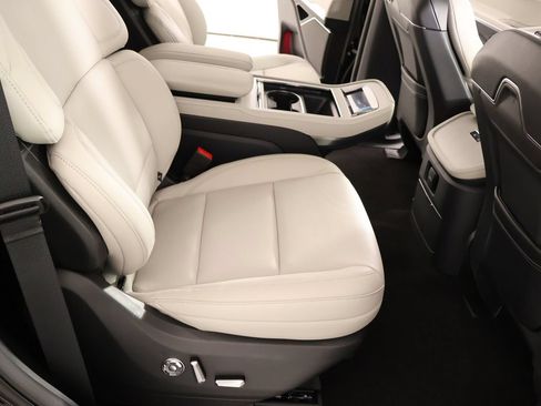 New 2025 Lincoln Navigator Reserve AWD/4WD image 16